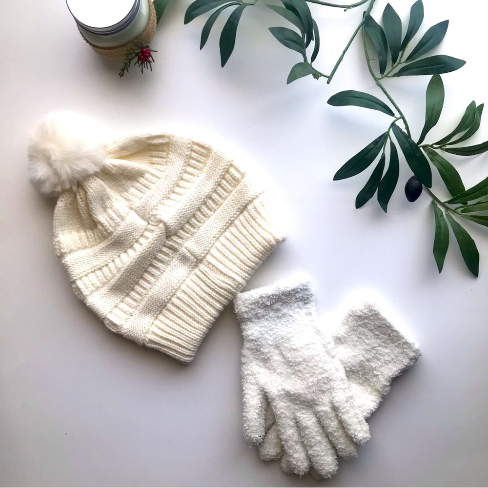 White Faux fur beanie and matching glove set.NWOT